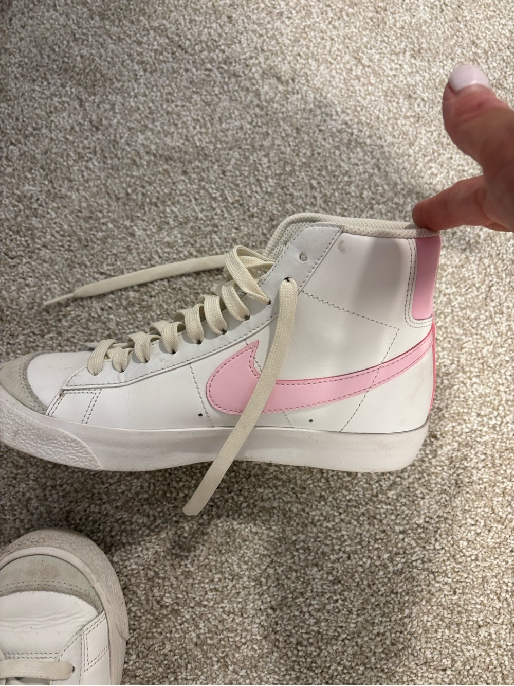 NIKE BLAZER MID '77 (BIG KID)
 White Pink Foam (GS) 4.5 Y